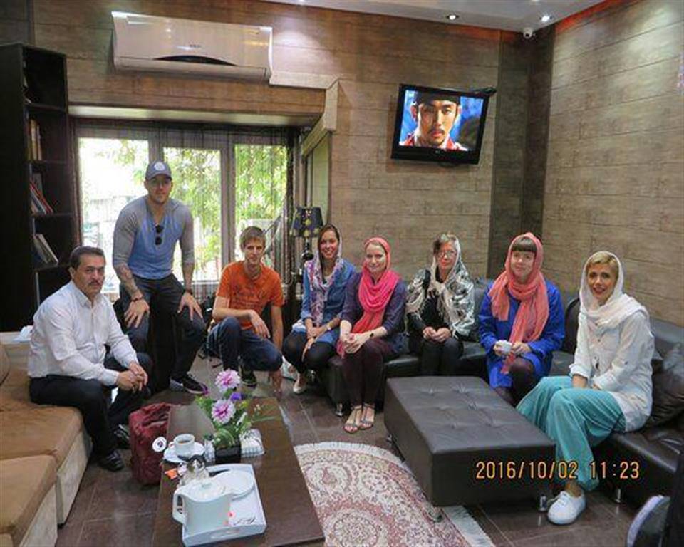 جمعی از میهمانان هتل ثامن جمعی از میهمانان هتل ثامن